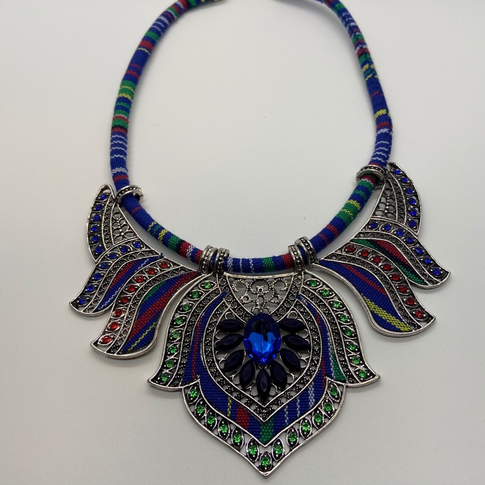 Multi color statement necklace - Picture 6 of 9